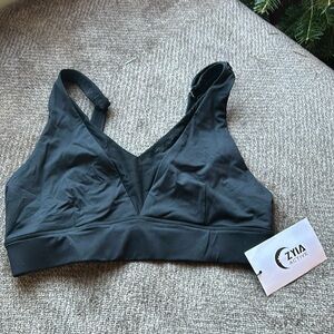 Zyia black adjustable sports bra. Size medium brand new with tags!